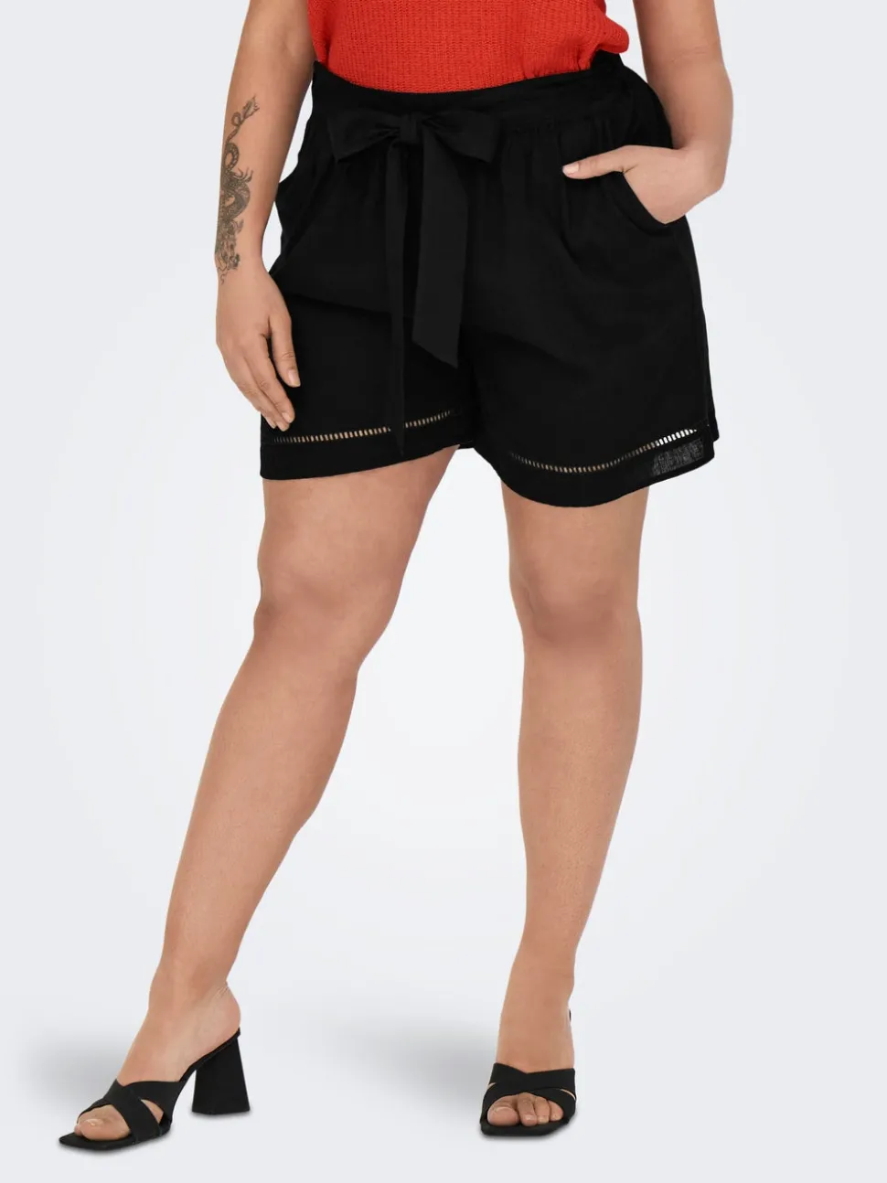 CARJUPITER Medelhög midja Lös passform Shorts