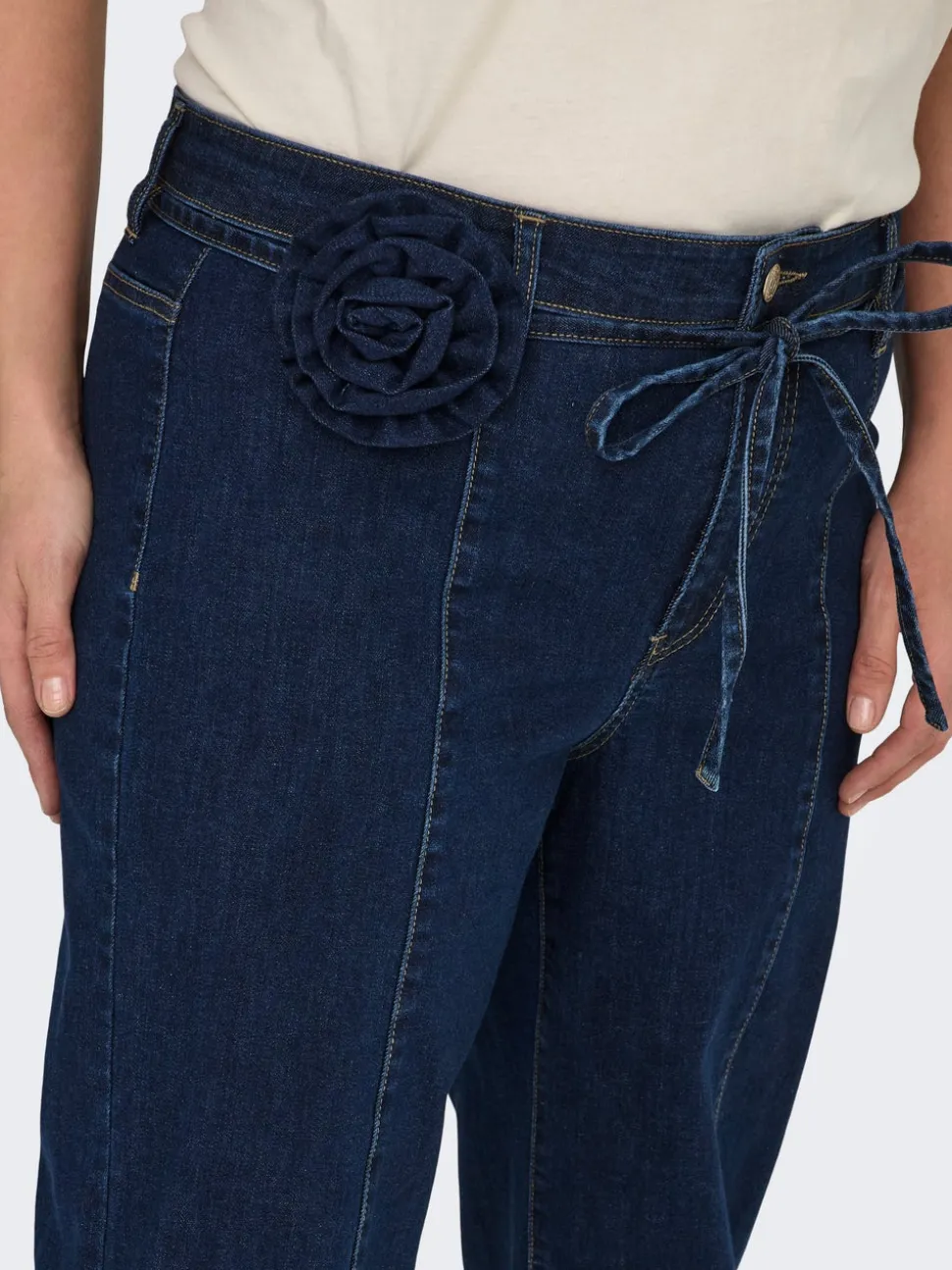 CARMADISON Hög midja Vida ben Jeans
