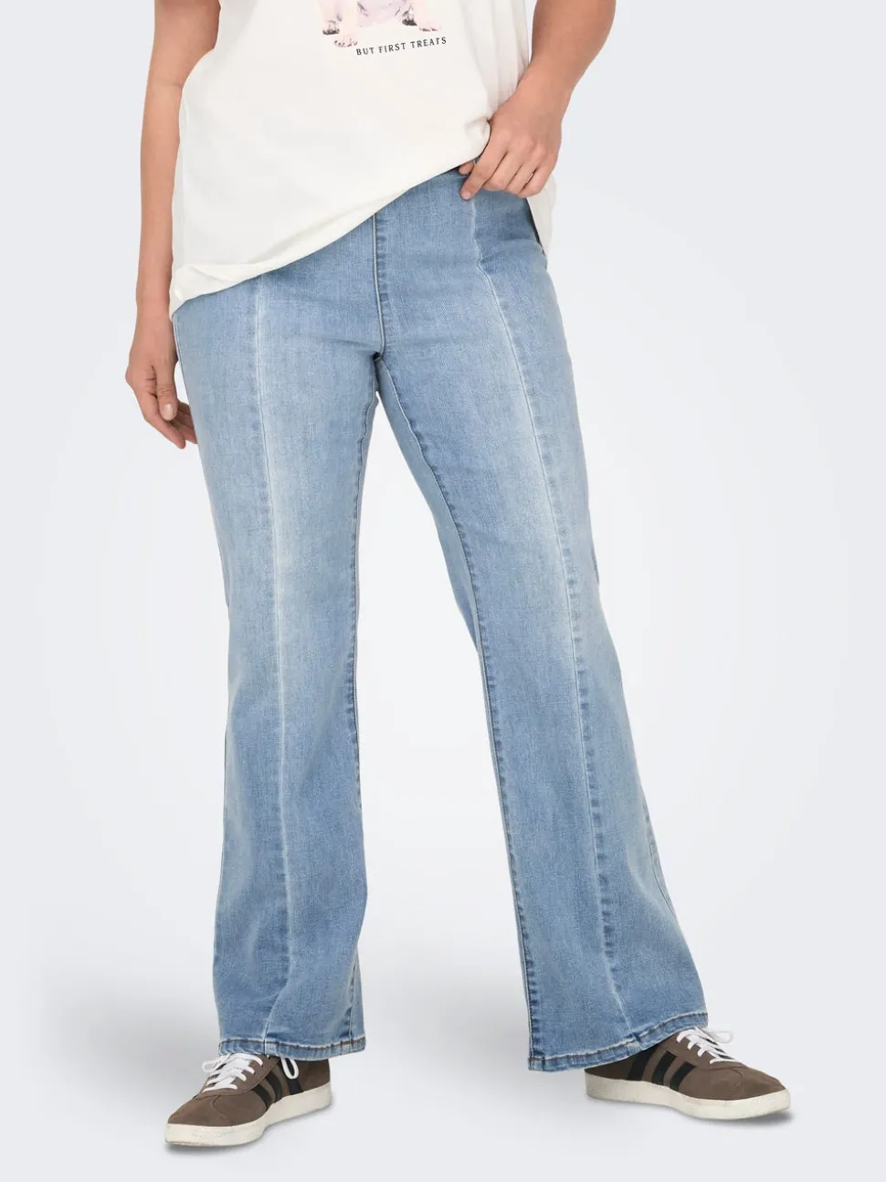 CARSALLY Medelhög midja Utsvängd passform Jeans