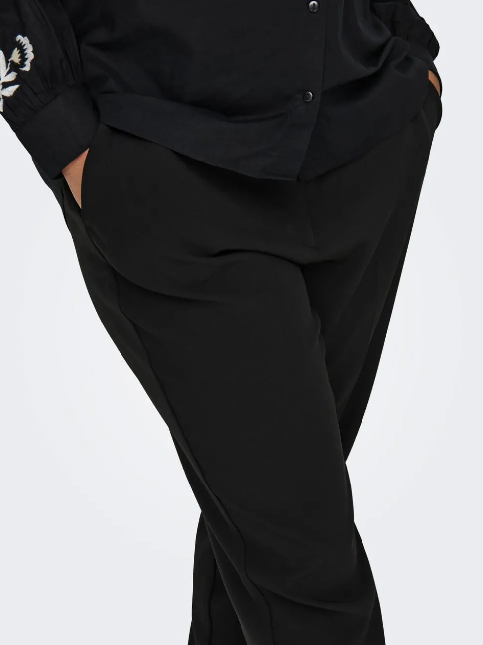 CARVERONICA-ELLY Slim Fit Byxor