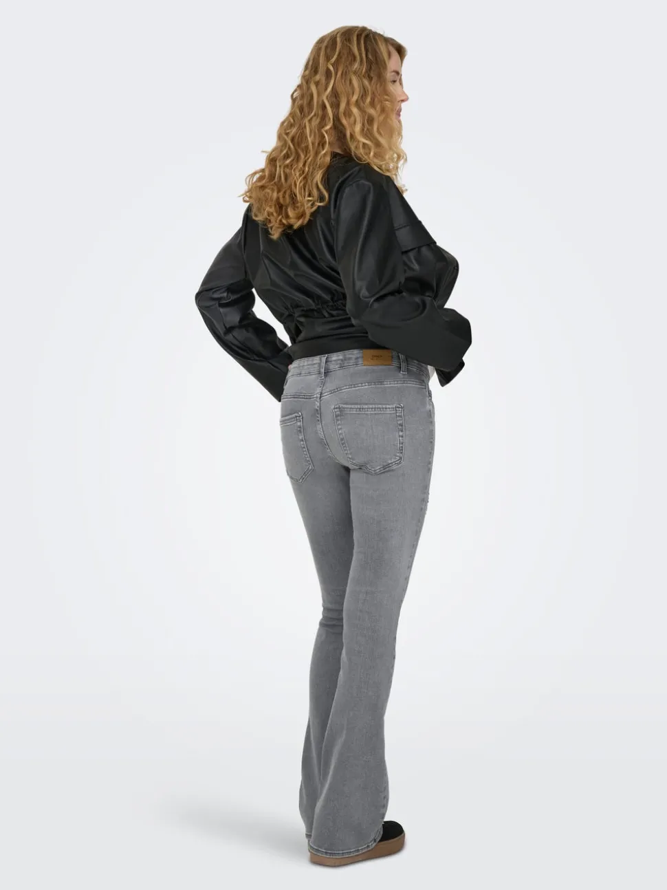 OLMBLUSH Utsvängd passform Jeans