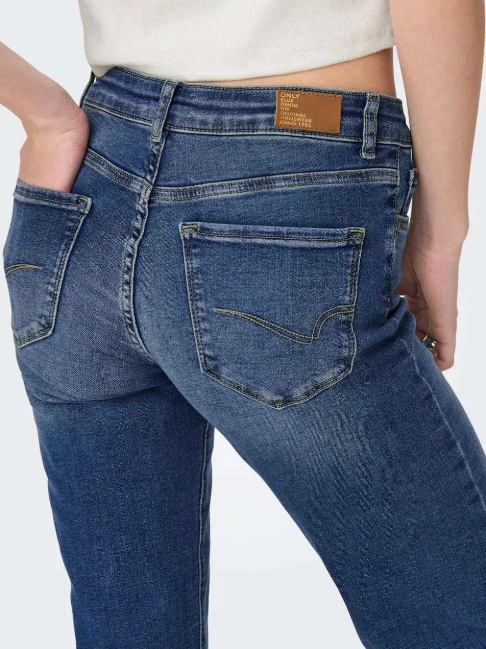 ONLALICIA Medelhög midja Rak passform Jeans