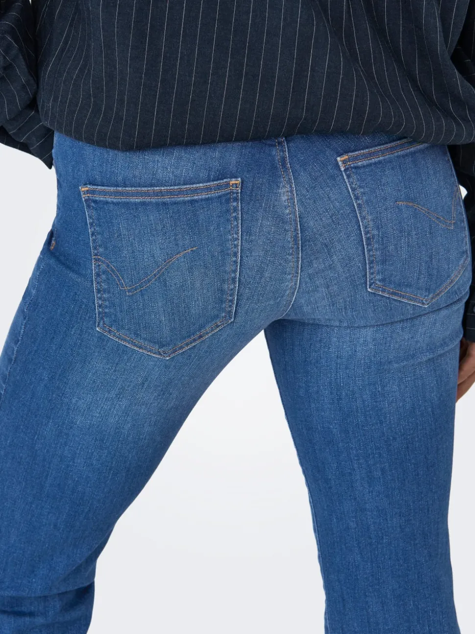 ONLANN-KENYA Medelhög midja Utsvängd passform Jeans