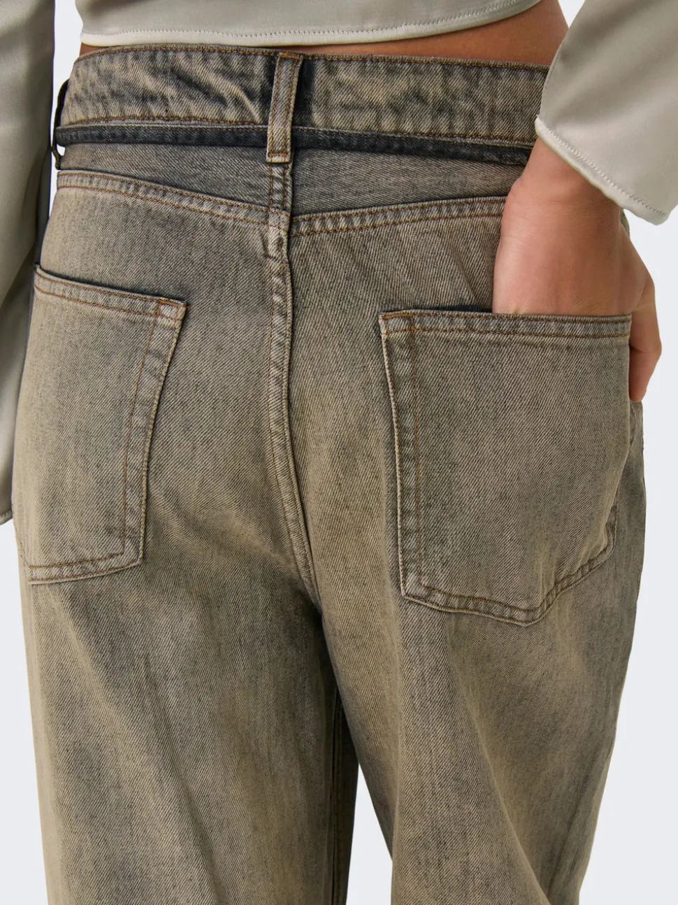 ONLBLEECKER Medelhög midja Lös passform Jeans