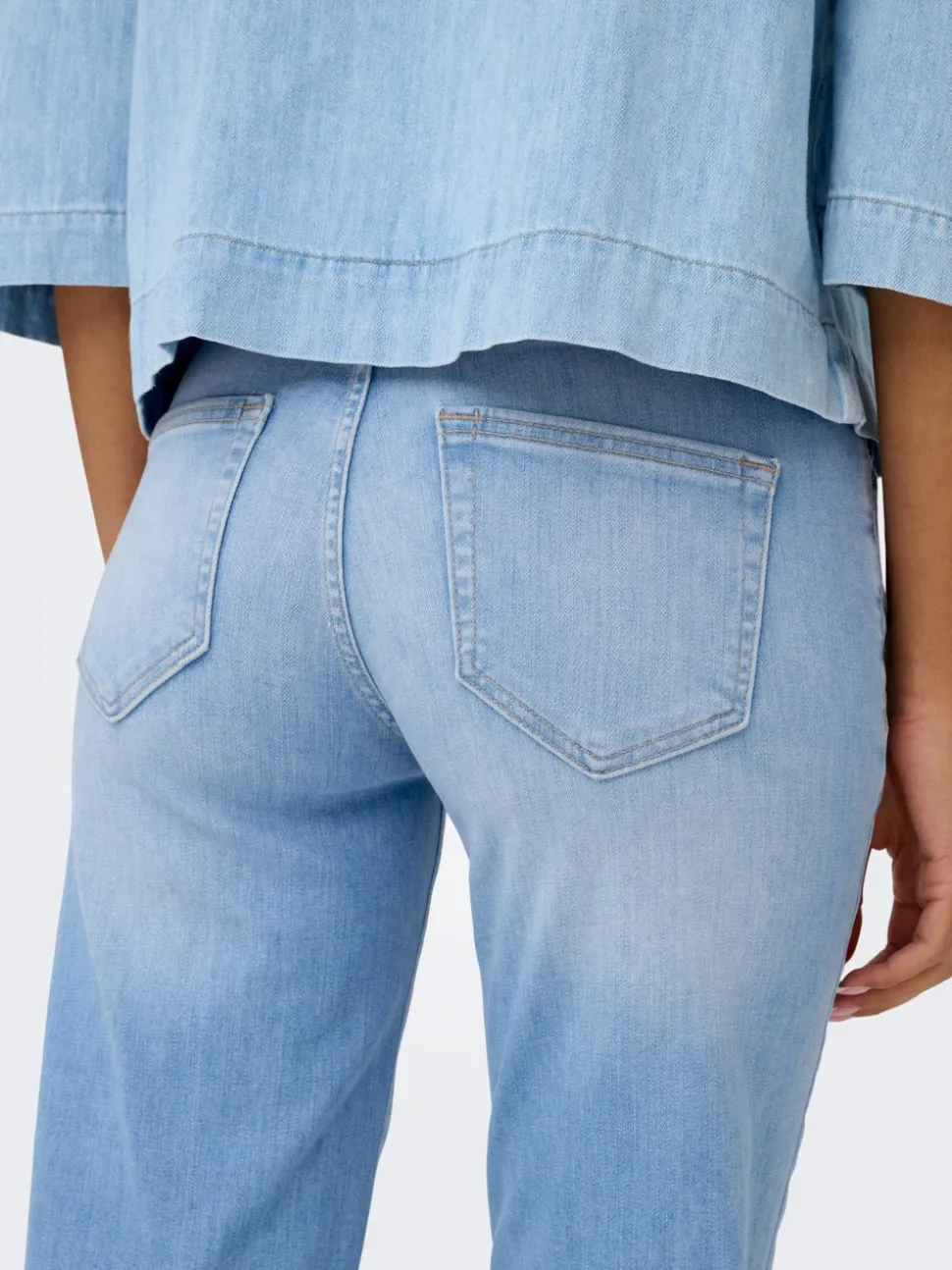 ONLBLUSH Medelhög midja Rak passform Jeans
