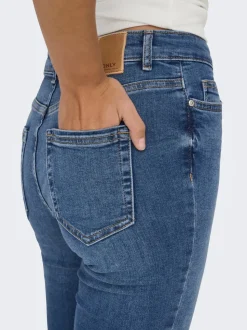 ONLBLUSH Medelhög midja Utsvängd passform Jeans