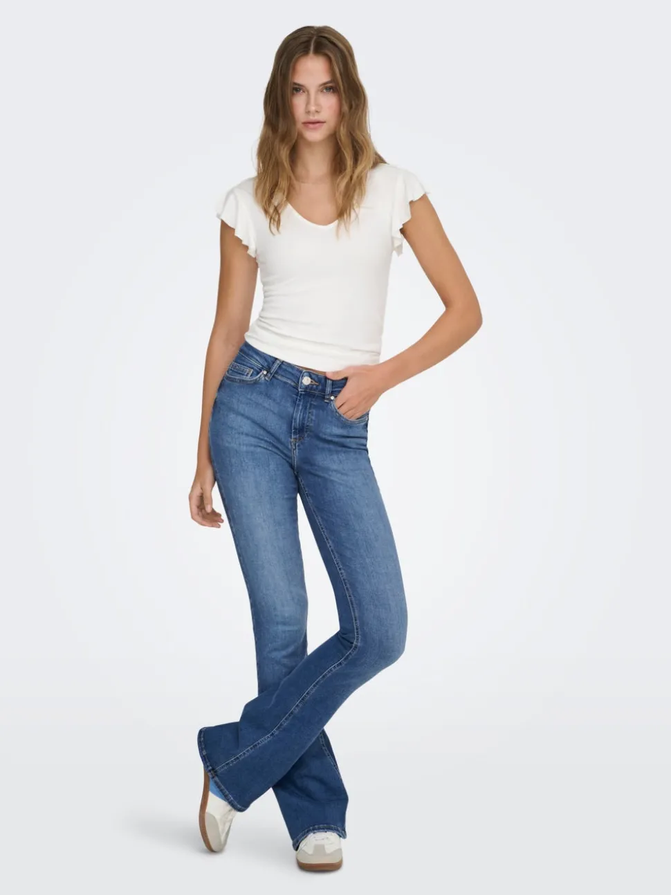 ONLBLUSH Medelhög midja Utsvängd passform Jeans