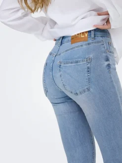 ONLBLUSH Medelhög midja Utsvängd passform Jeans