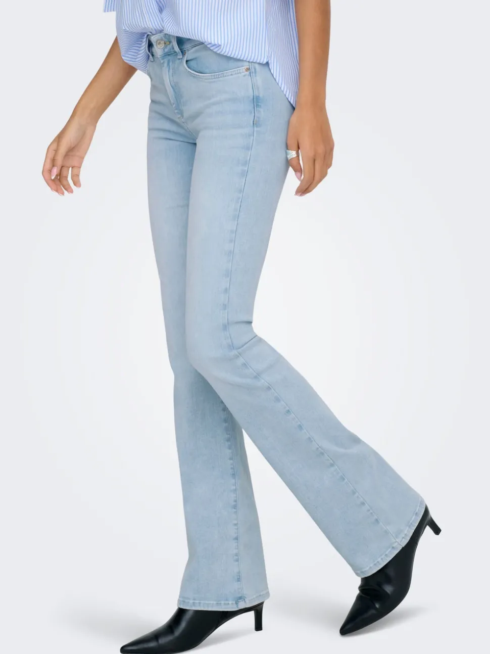 ONLBLUSH Medelhög midja Utsvängd passform Jeans