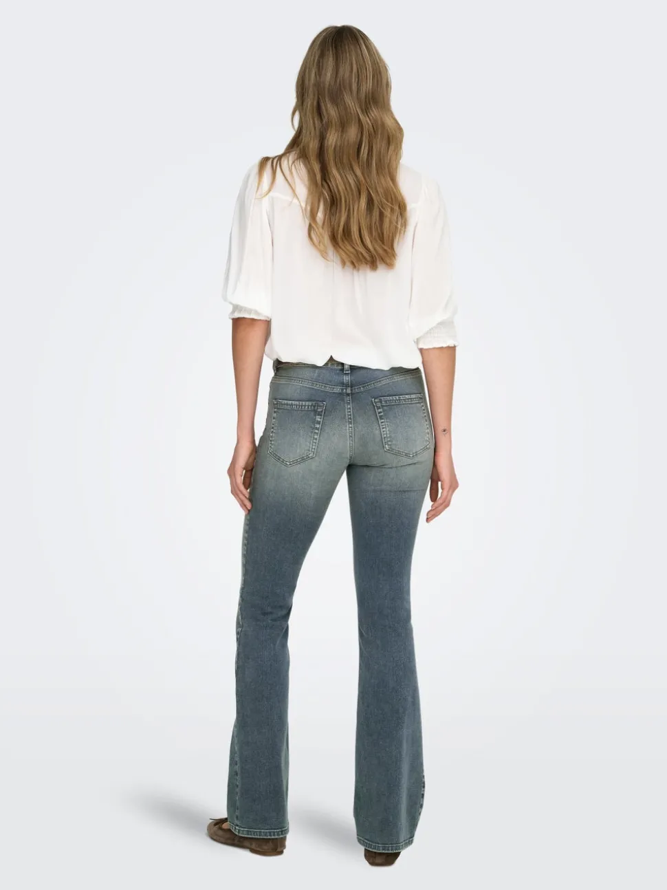 ONLBLUSH Medelhög midja Utsvängd passform Jeans