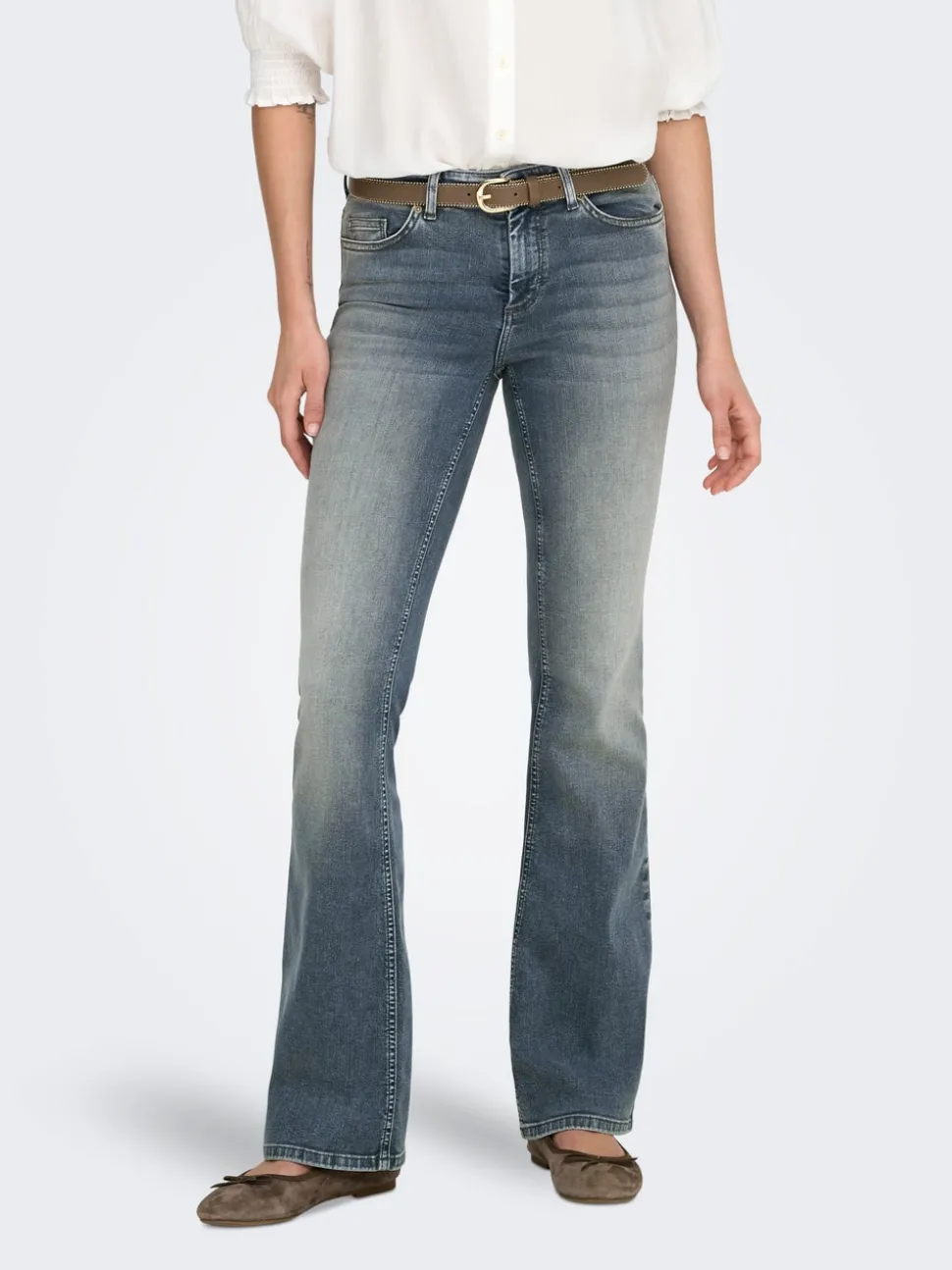 ONLBLUSH Medelhög midja Utsvängd passform Jeans