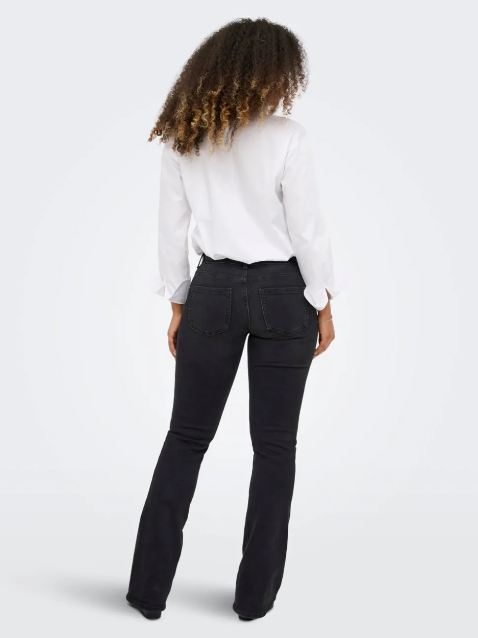 ONLBLUSH Medelhög midja Utsvängd passform Jeans