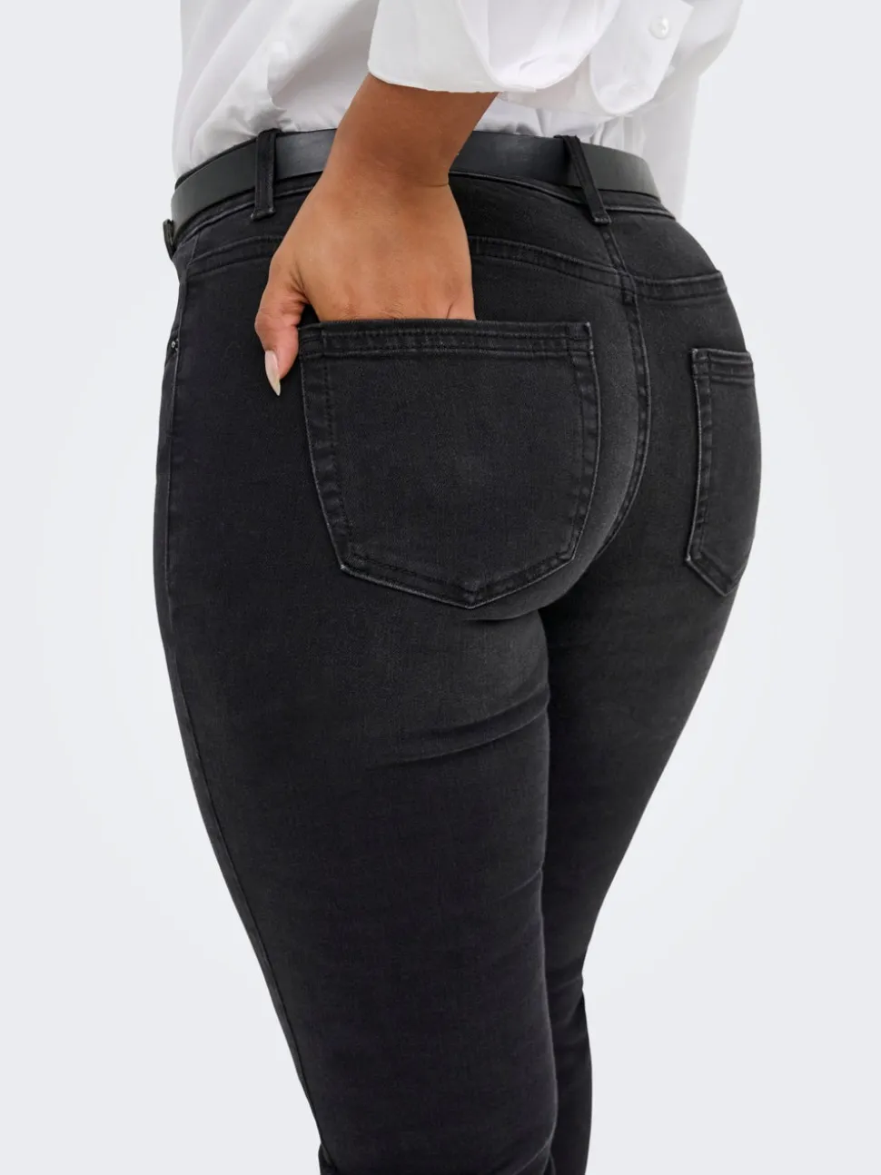 ONLBLUSH Medelhög midja Utsvängd passform Jeans