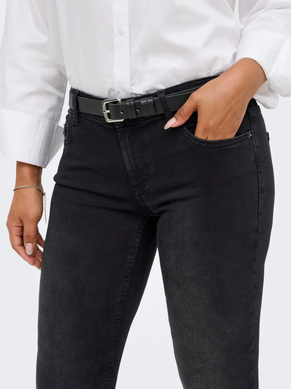 ONLBLUSH Medelhög midja Utsvängd passform Jeans