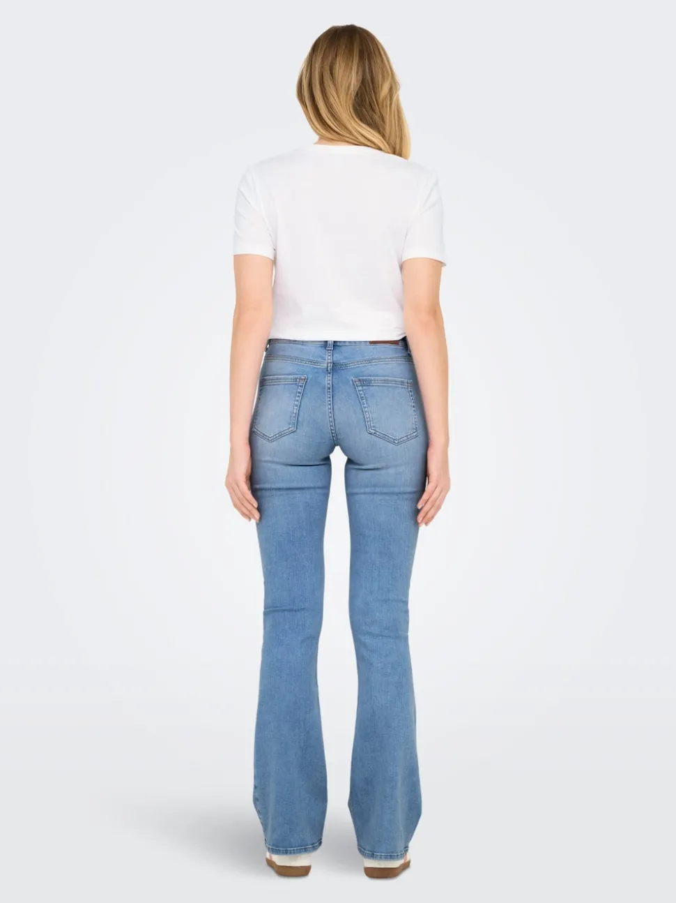 ONLBLUSH Medelhög midja Utsvängd passform Jeans