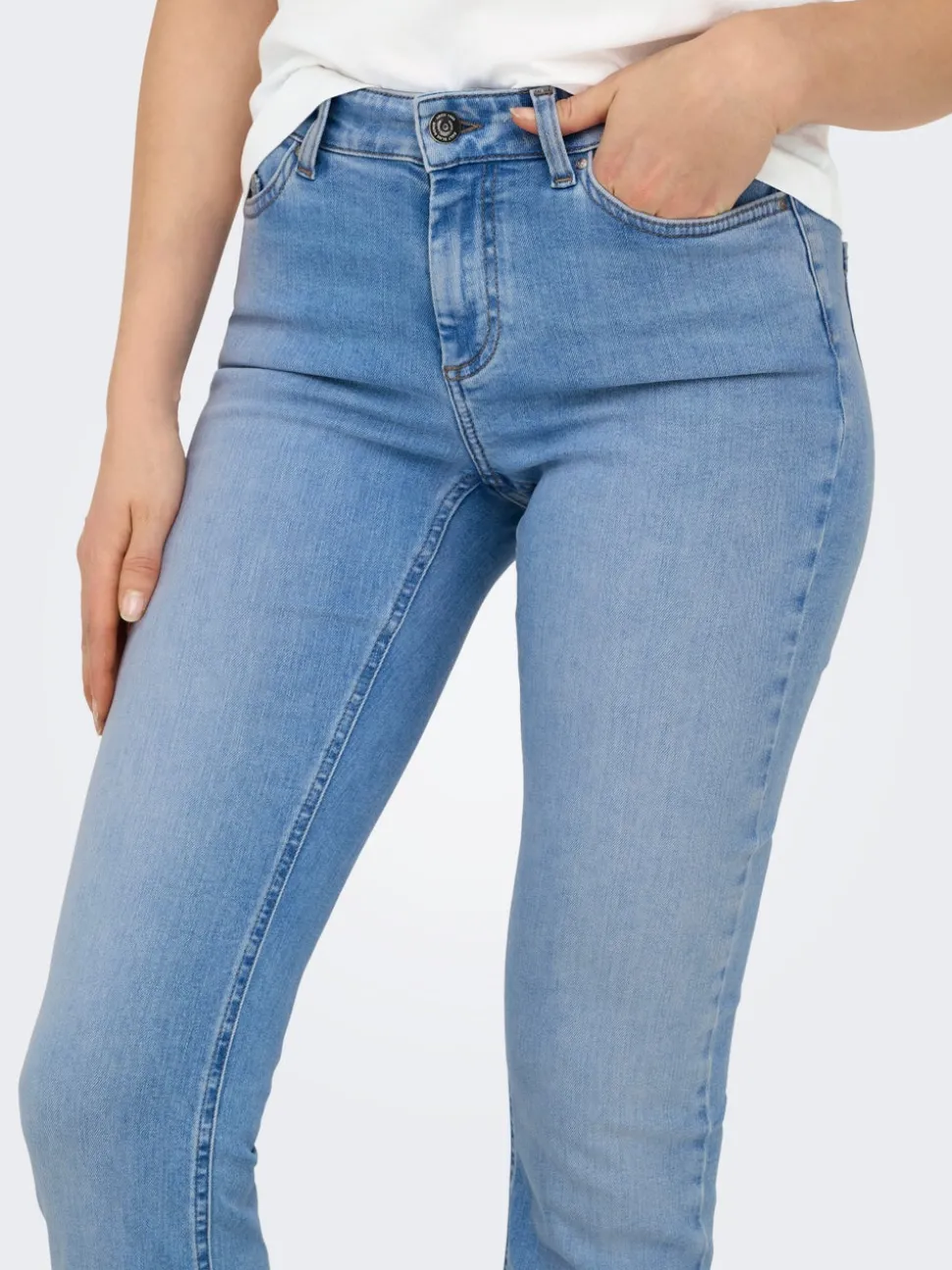 ONLBLUSH Medelhög midja Utsvängd passform Jeans
