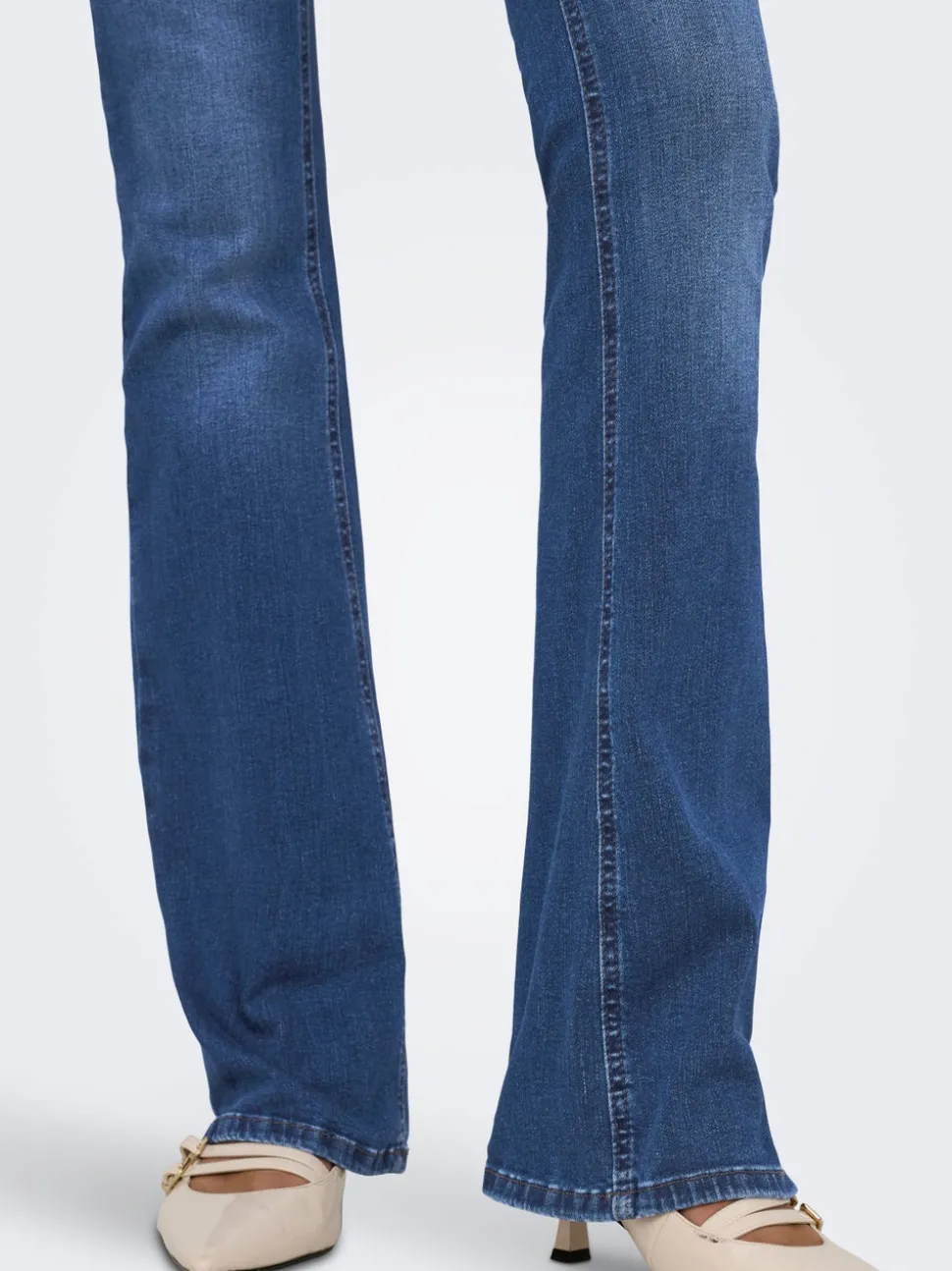 ONLBLUSH Medelhög midja Utsvängd passform Jeans