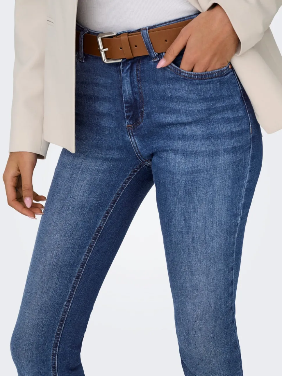 ONLBLUSH Medelhög midja Utsvängd passform Jeans