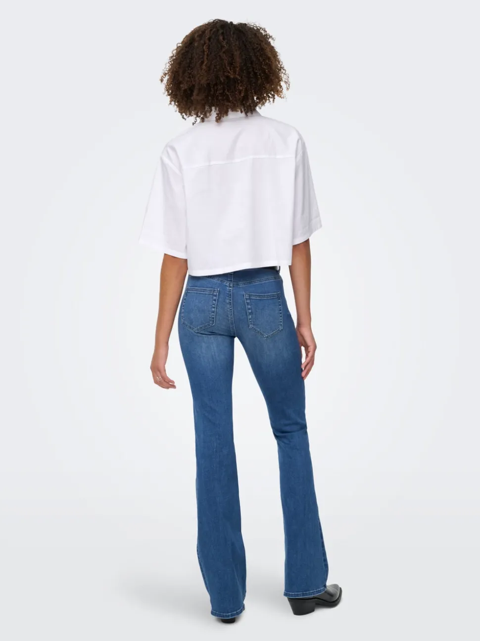 ONLBLUSH Medelhög midja Utsvängd passform Jeans