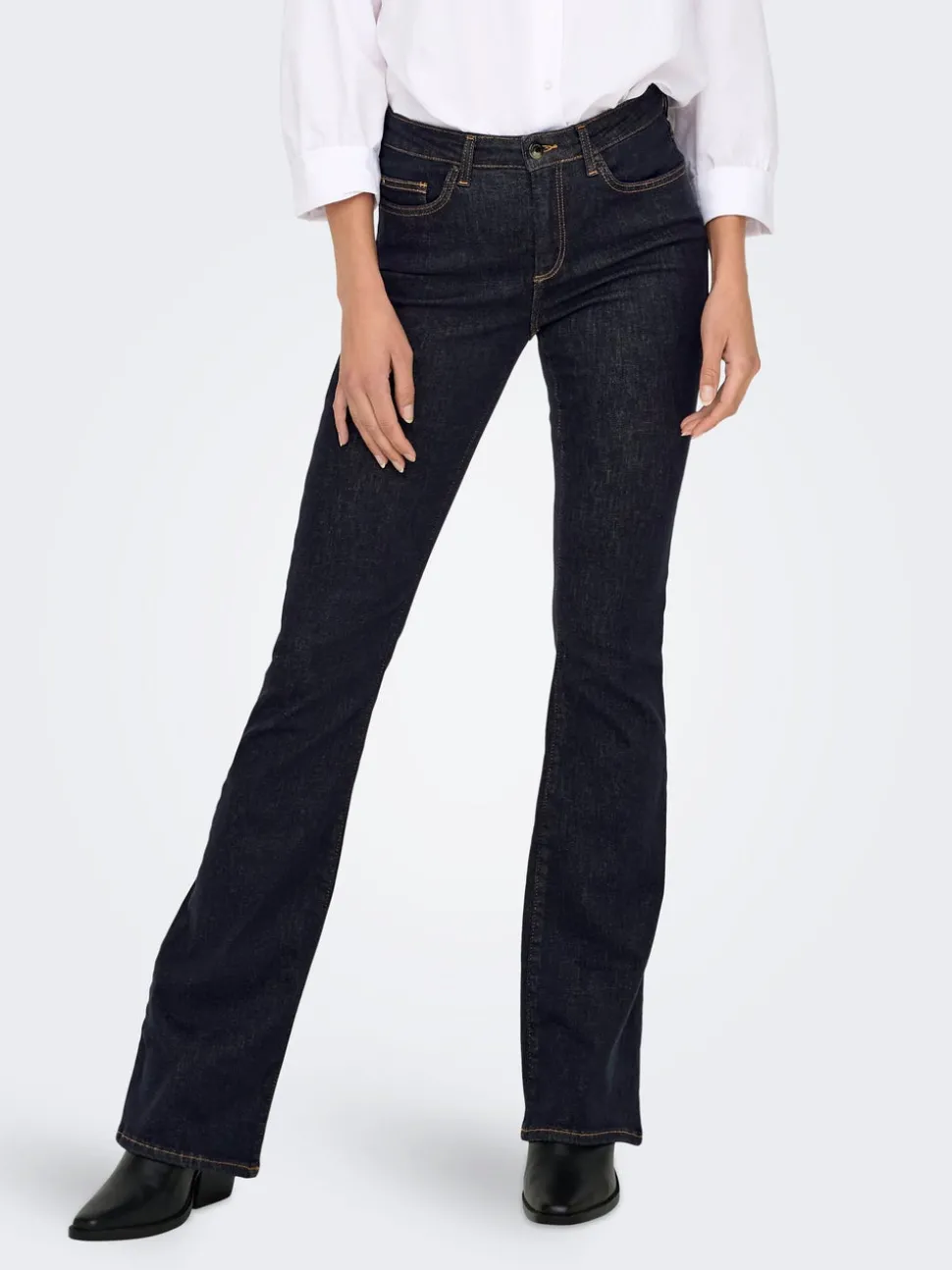 ONLBLUSH Medelhög midja Utsvängd passform Jeans