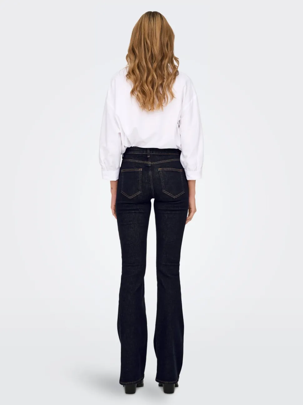 ONLBLUSH Medelhög midja Utsvängd passform Jeans