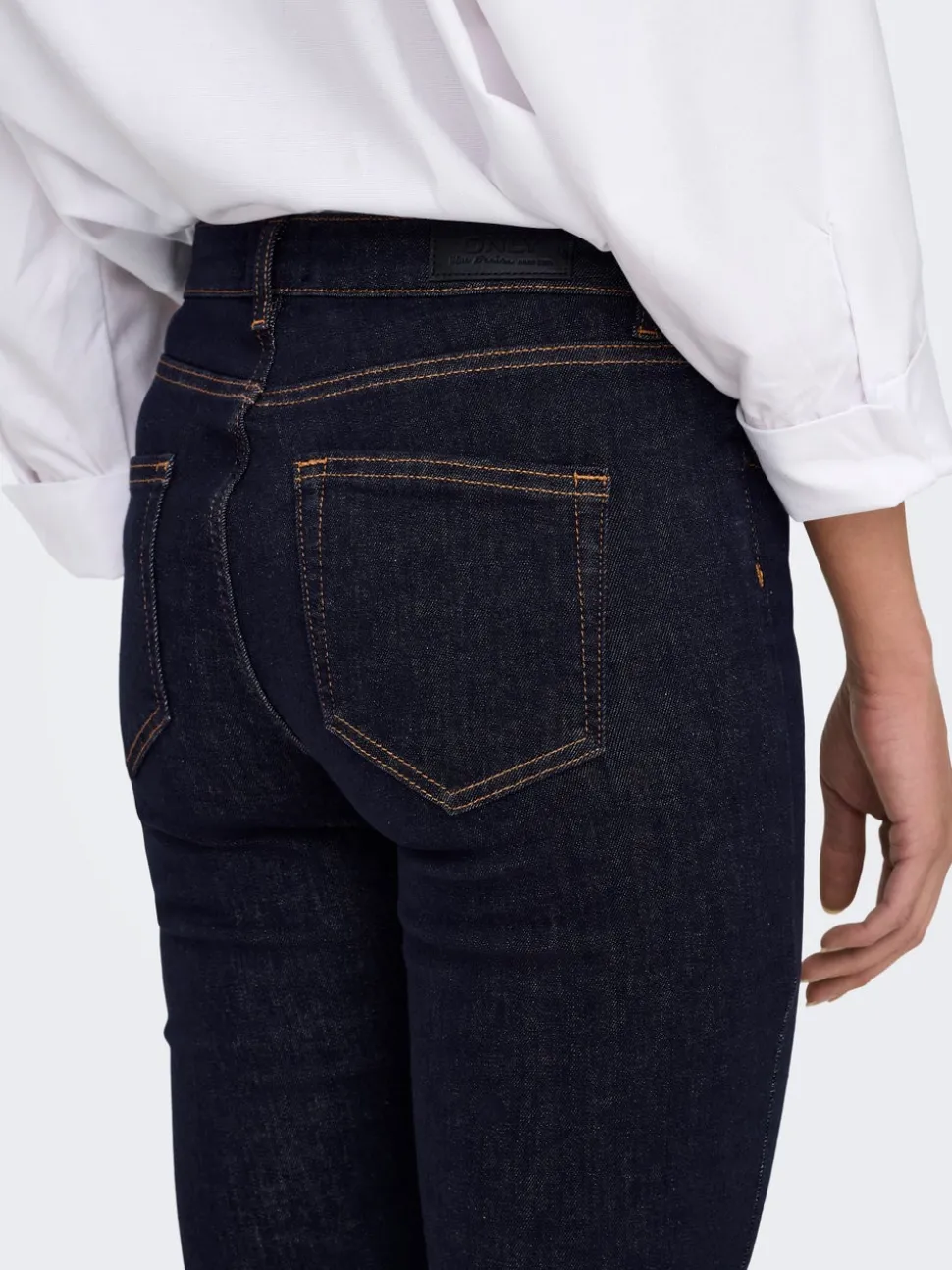 ONLBLUSH Medelhög midja Utsvängd passform Jeans