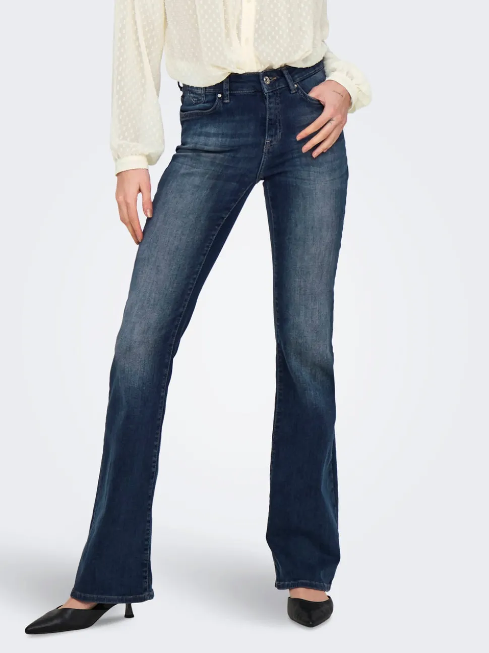 ONLBLUSH Medelhög midja Utsvängd passform Jeans