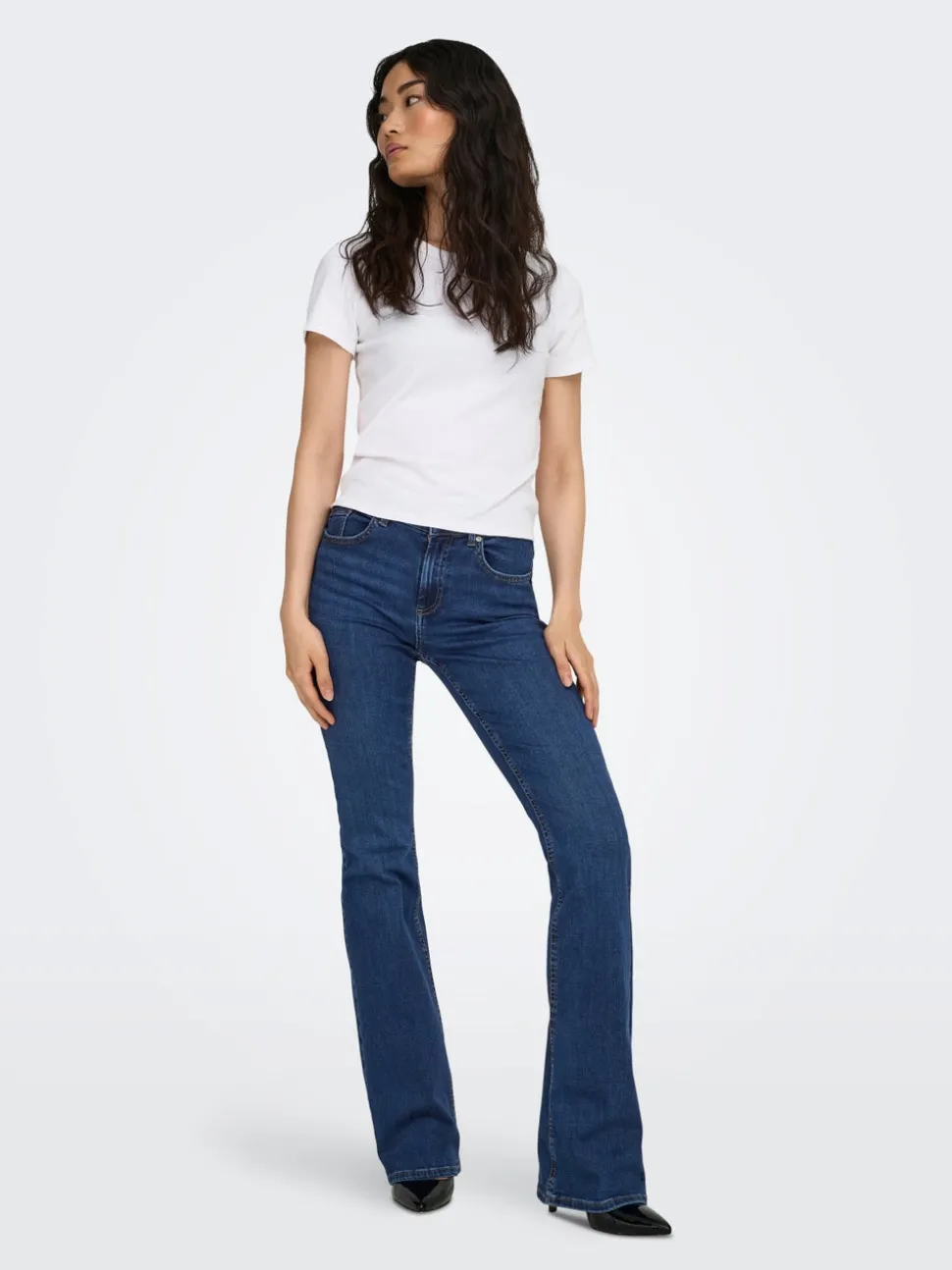 ONLBLUSH Medelhög midja Utsvängd passform Jeans