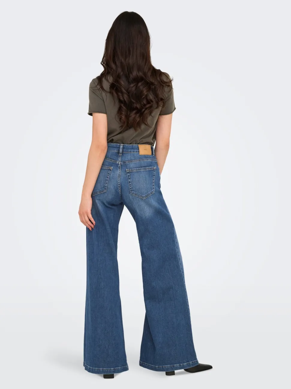 ONLCALIFORNIA Medelhög midja Utsvängd passform Jeans