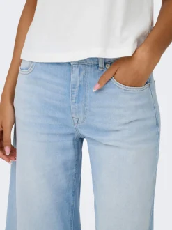 ONLCALIFORNIA Medelhög midja Utsvängd passform Jeans
