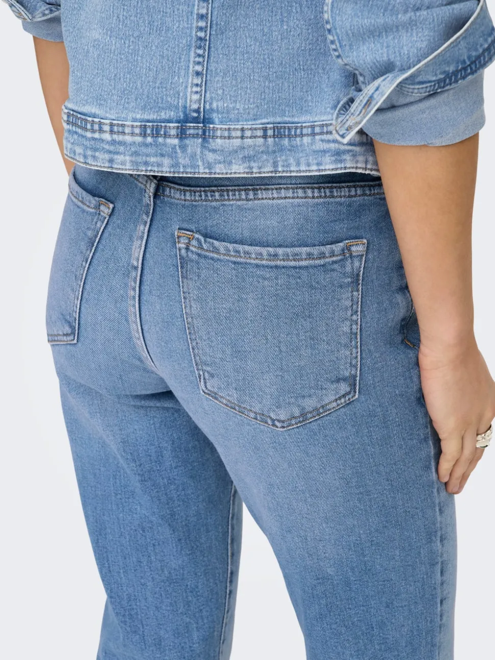 ONLEMILY Hög ankel midja Rak passform Jeans