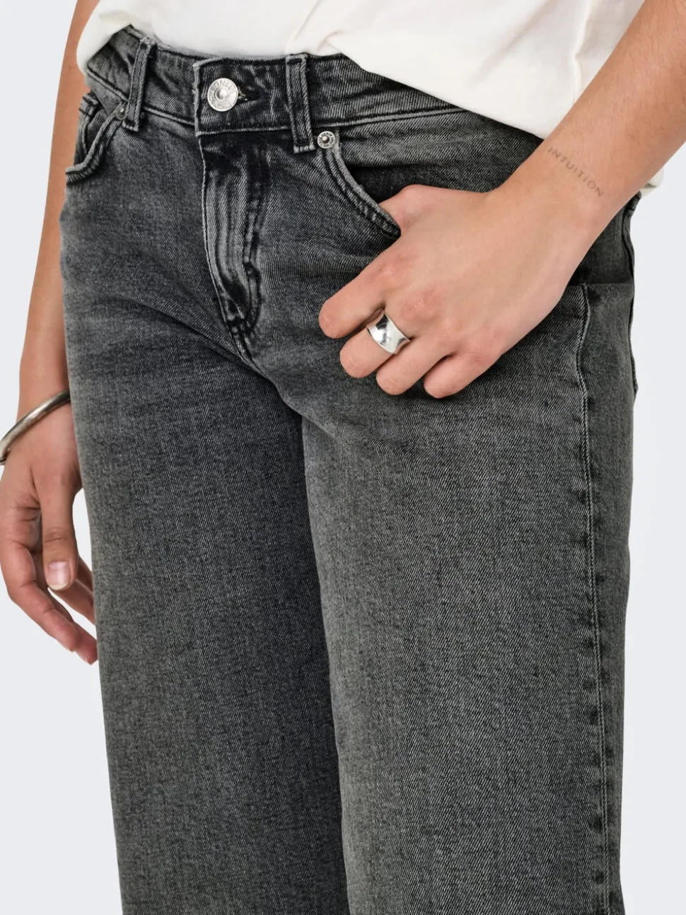 ONLJUICY Låg midja Vida ben Jeans