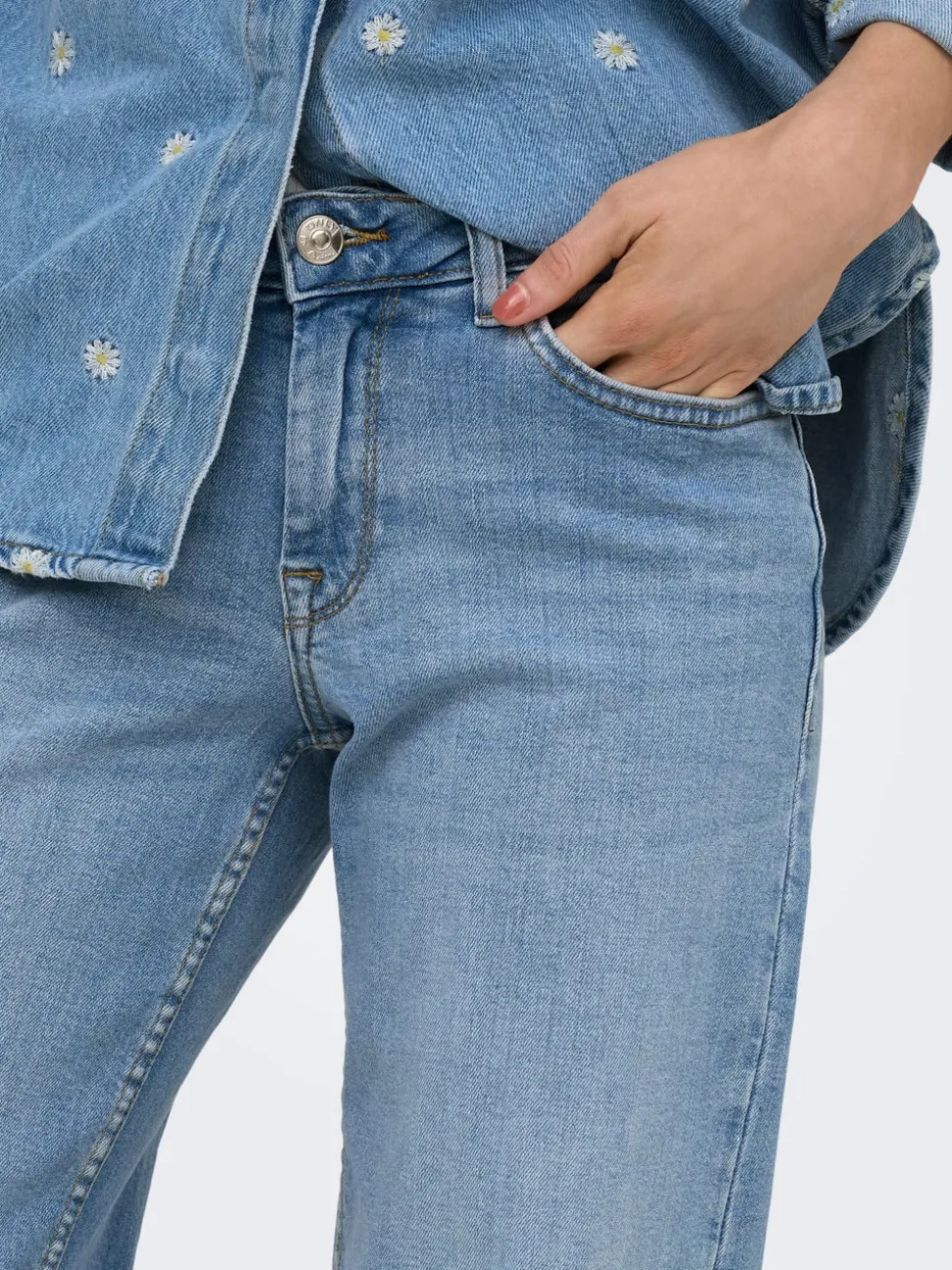 ONLJULLES Låg midja Vida ben Jeans