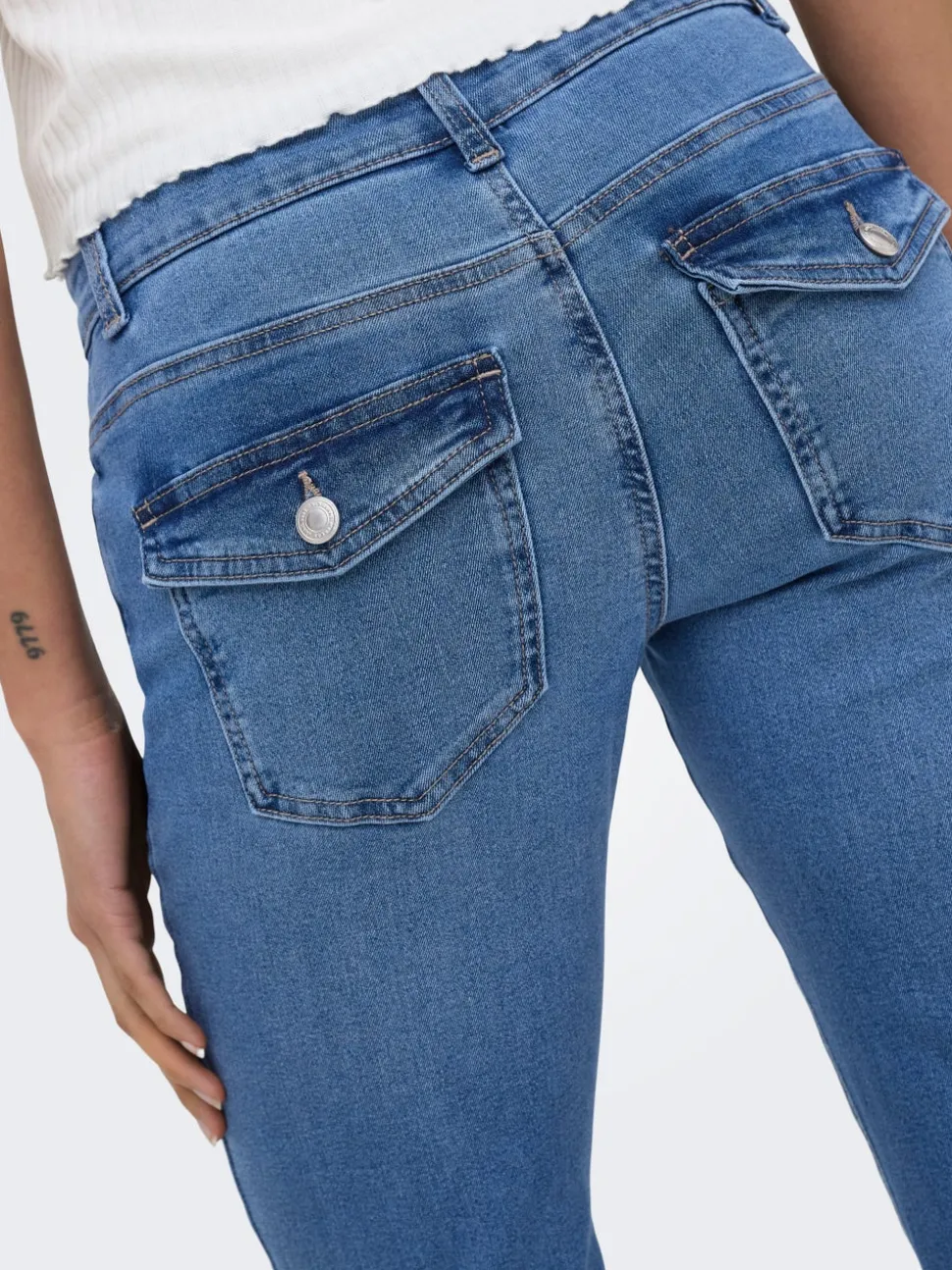 ONLPHOEBE Låg midja Utsvängd passform Jeans