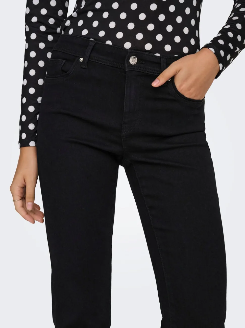 ONLWOW Medelhög midja Utsvängd passform Jeans