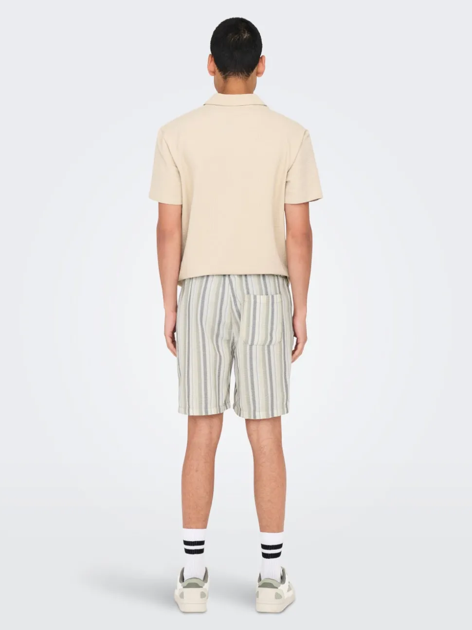 ONSTREV Medelhög midja Normal passform Shorts