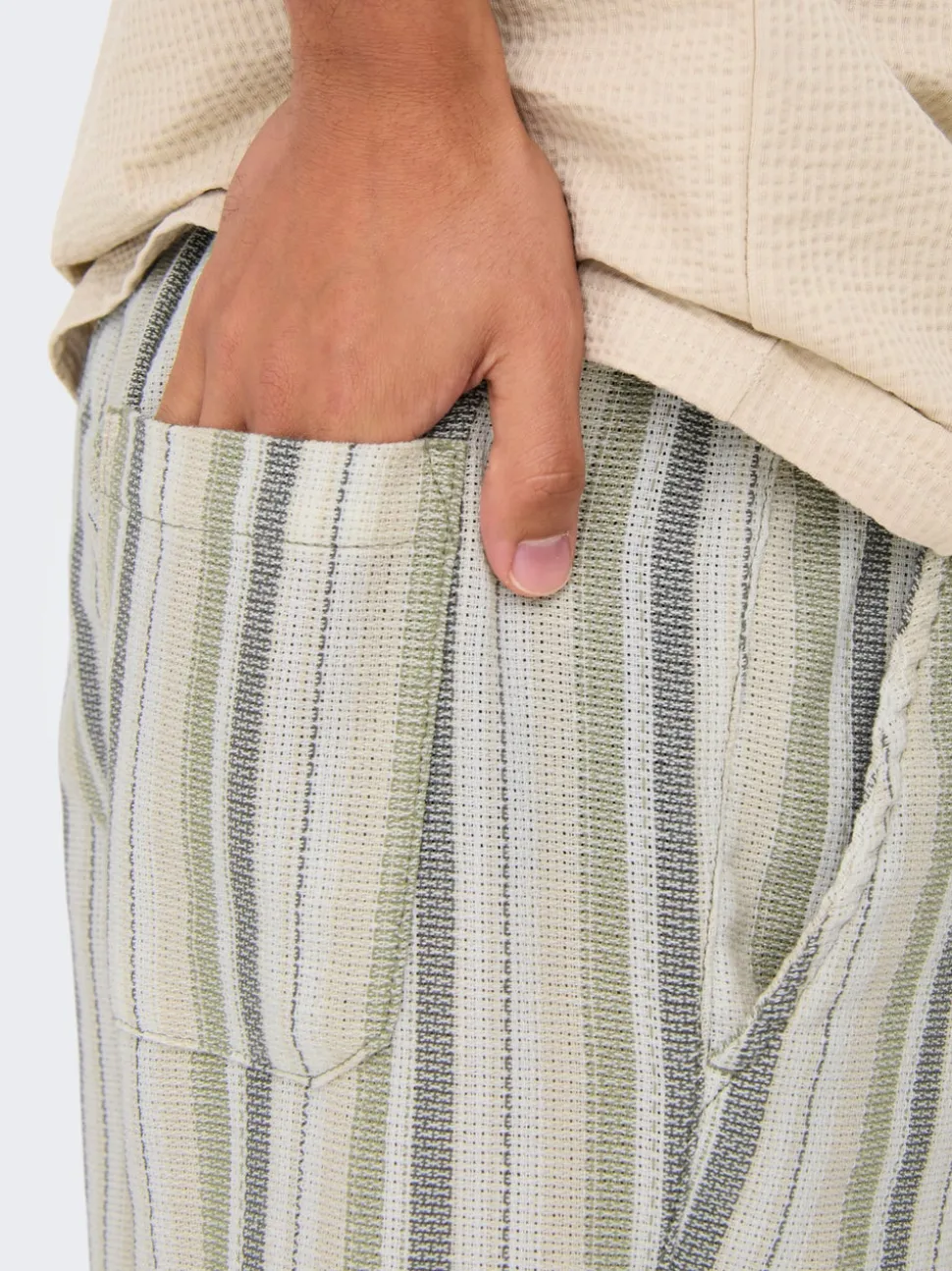 ONSTREV Medelhög midja Normal passform Shorts