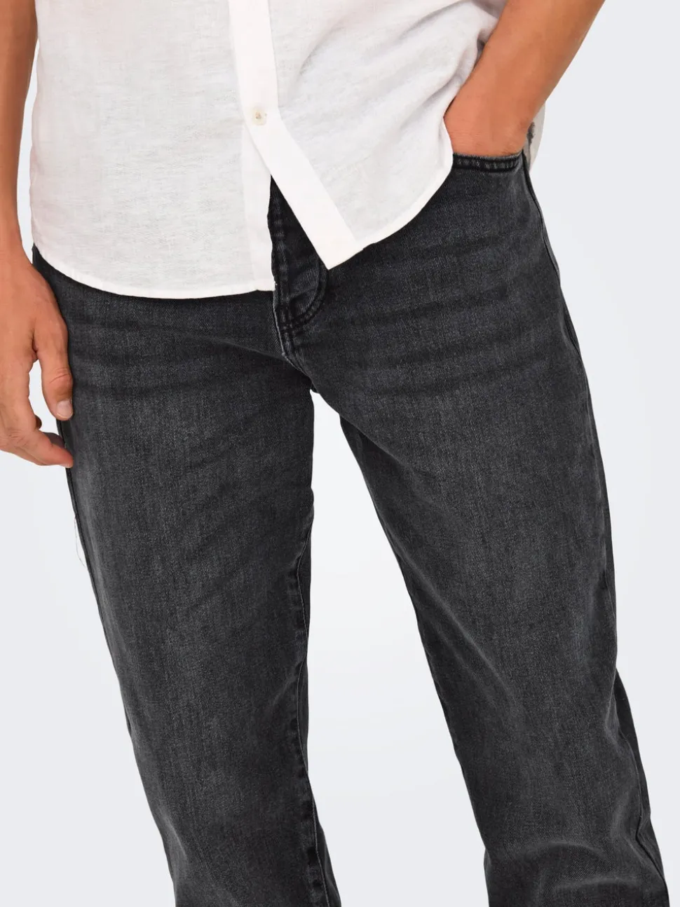 ONSYOKE Medelhög midja Avsmalnande passform Jeans