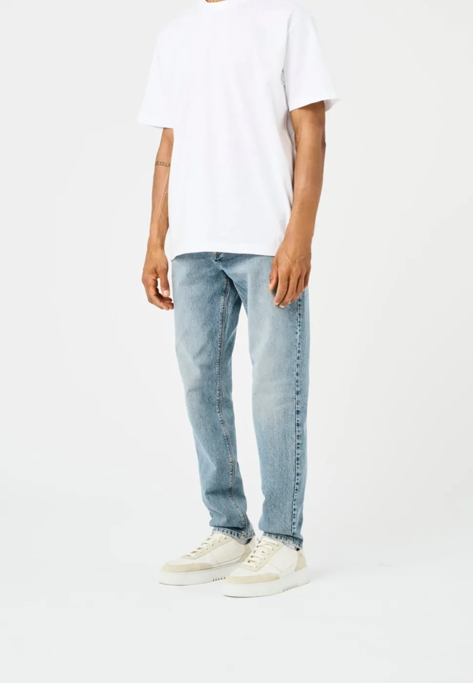 ONSYOKE Medelhög midja Avsmalnande passform Jeans