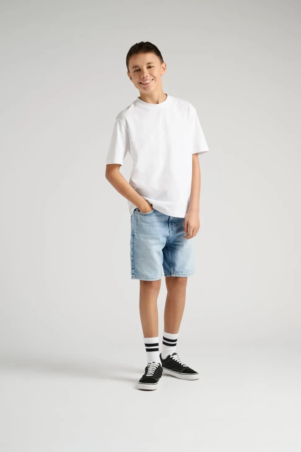 OSJEDGE Medelhög midja Rak passform Shorts